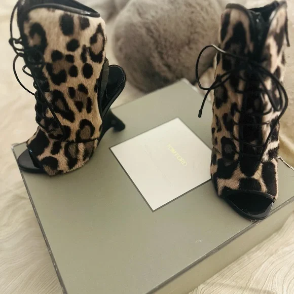 LAST CALL- CLOSING, ESTATE SALE $1790 Tom Ford Black and Brown Leopard Heels - Picture 5 of 8